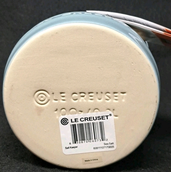 Le Creuset 10 Oz Salt Keeper Stoneware Light Blue "Sea Salt" - NWT - Picture 6 of 7